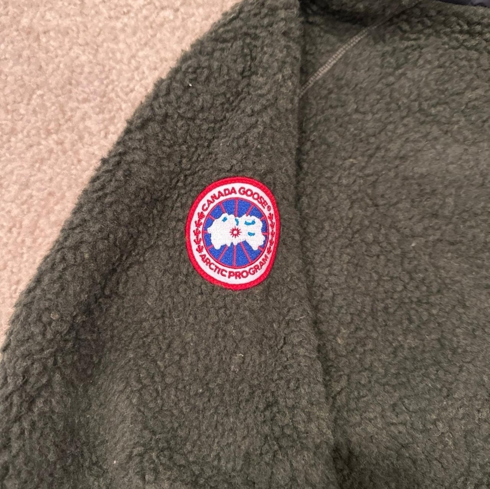 NWT Canada Goose Simcoe Oversized Hoodie Pile Fleece Dark Sage Size Small - Picture 6 of 12